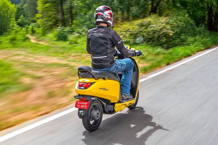 Vida VX2 right rear riding shot in field